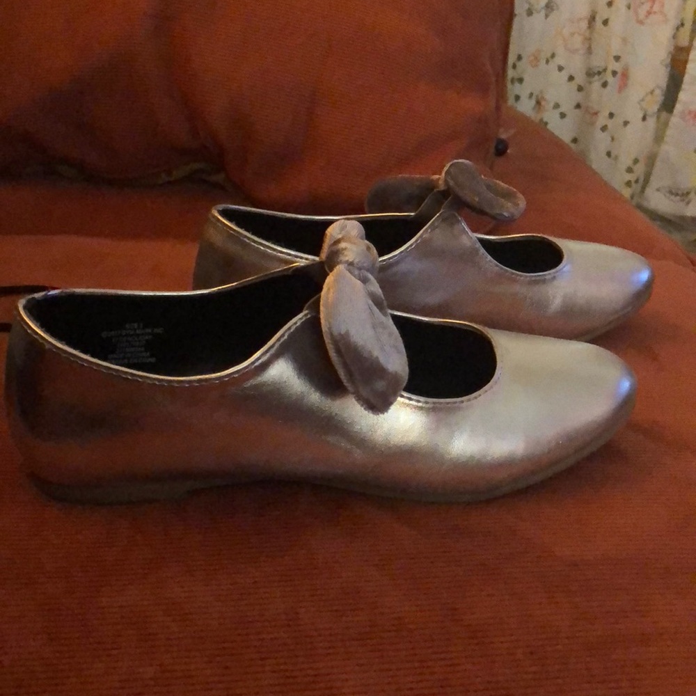 Girls silver dress shoes size 3